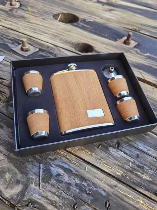 Wooden Style Flask With Shooter Cups