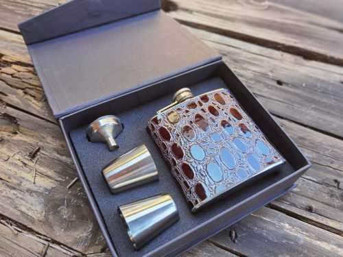 Crocodile Skin Style Flask (With Shooter Cups)