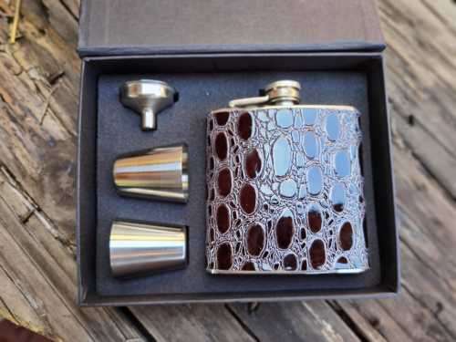 Crocodile Skin Style Flask (With Shooter Cups)