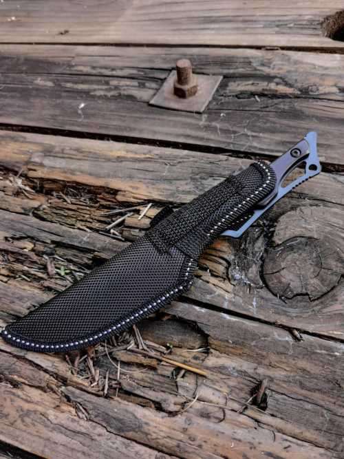 Stunning Hunting Blade With Wooden Finish Handle