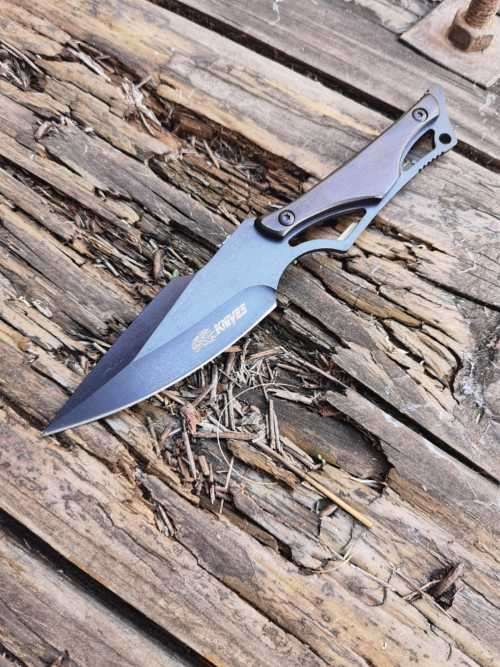 Stunning Hunting Blade With Wooden Finish Handle