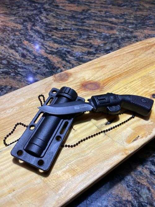 Amazing Gun Design neck Blade