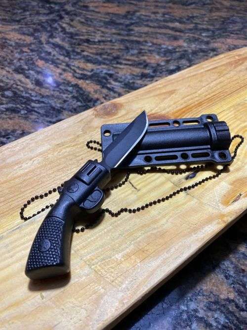 Amazing Gun Design neck Blade