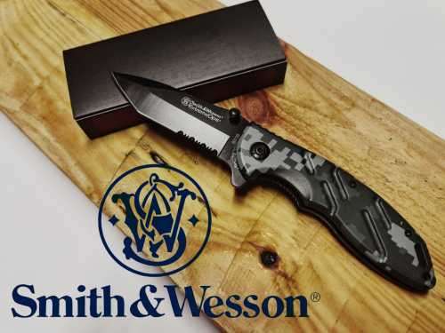 NEW CAMO Smith And Wesson Extreme Ops Folding Knife