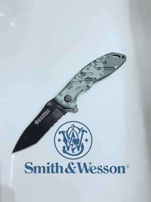 NEW CAMO Smith And Wesson Extreme Ops Folding Knife