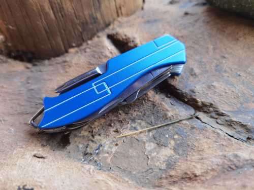 Stinger (swiss army style knife)