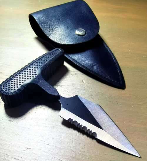 Black Grip Punch Blade