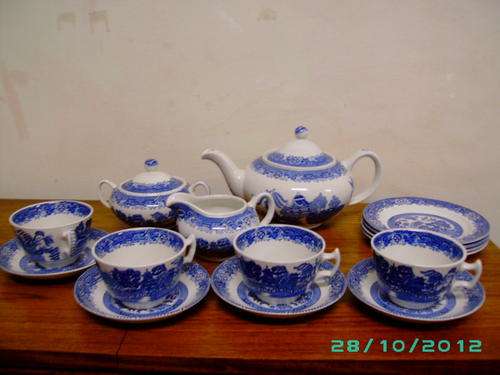 15 Piece Willow Pattern Tea Set
