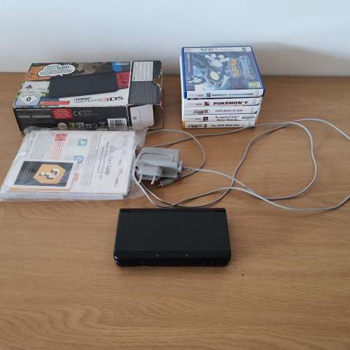 *New* Nintendo 3DS plus Games - Pokemon Super Mario Bros. 2