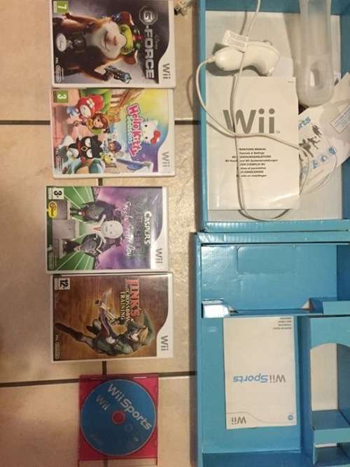 Wii CONSOLE, 2X CONTROLS WITH MOTION SENSOR  2X NUNCHUCK , 6 X GAMES,2 X GUNS, SPORT ACCESSORIES++++