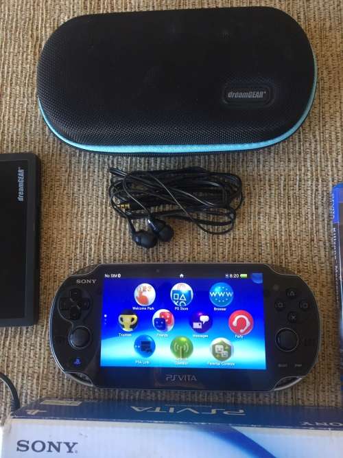 PS VITA 3G & WIFI ,16GB + 4GB MEMORY CARD, 4 GAMES INCLUDED, EARPHONES IN ORIGINAL BOX