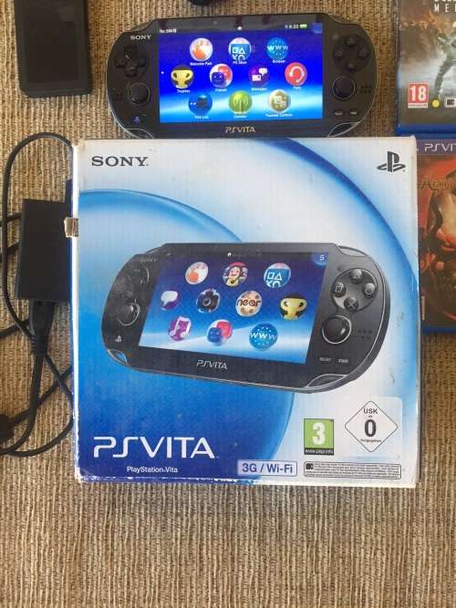 PS VITA 3G & WIFI ,16GB + 4GB MEMORY CARD, 4 GAMES INCLUDED, EARPHONES IN ORIGINAL BOX