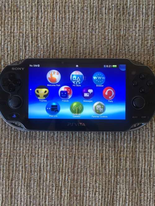 PS VITA 3G & WIFI ,16GB + 4GB MEMORY CARD, 4 GAMES INCLUDED, EARPHONES IN ORIGINAL BOX
