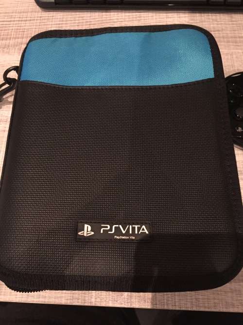 PS VITA  WIFI ,8GB, 4 GAMES INCLUDED, ORIGINAL CARRY POUCH IN ORIGINAL BOX. LIKE NEW!!!!!!