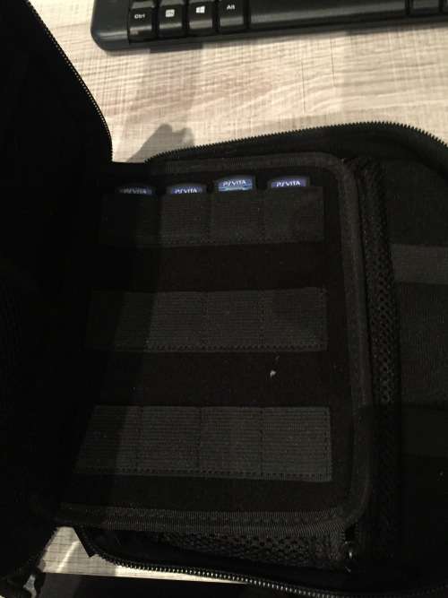 PS VITA  WIFI ,8GB, 4 GAMES INCLUDED, ORIGINAL CARRY POUCH IN ORIGINAL BOX. LIKE NEW!!!!!!