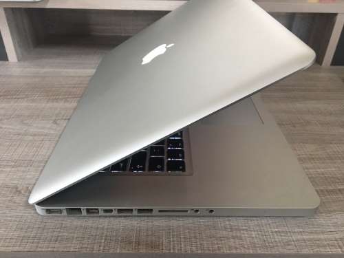 MACBOOK PRO i5, 15" INTEL CORE i5 CPU @ 2,40GHz, 500GB HDD, 6GB RAM, MacOS High Sierra
