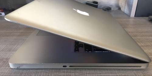 MACBOOK PRO i5, 15" INTEL CORE i5 CPU @ 2,40GHz, 1TB HDD, 4GB RAM, MacOS SIERRA