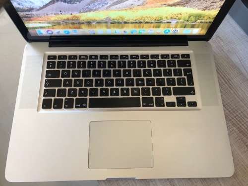 MACBOOK PRO i7, 15" INTEL CORE i7 QUAD CORE CPU @ 2,00GHz, 500GB SSHD, 8GB RAM, MacOS HIGH SIERRA