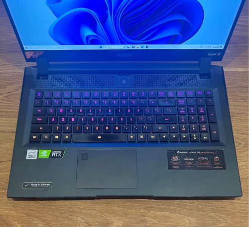 Gigabyte AORUS 17G RTX 3070 SeriesXC 17.3 300Hz FHD|i7-10870H|RTX3070Q GDDR6 32GB Ram PLEASE READ!!!