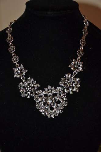 stunning flower pendant with diamnte inlays