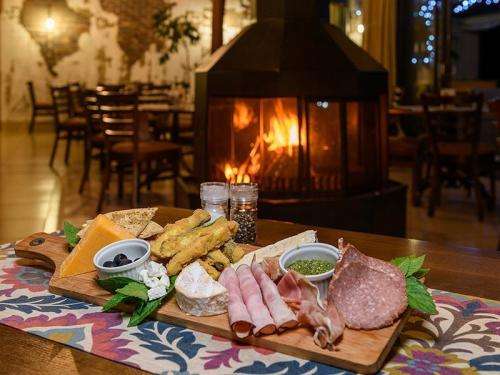 MASSIVE PRICE DROP !! Cayley Lodge (Drakensberg) 2 December - 9 December - 4 Sleeper