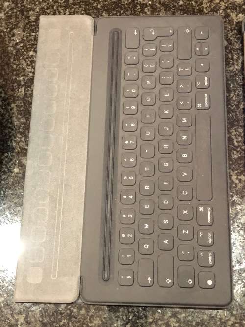 Apple iPad Pro 12.9inch 128GB WiFi Cellular (Model A1652) + Apple Smart KeyBoard Case - Immaculate