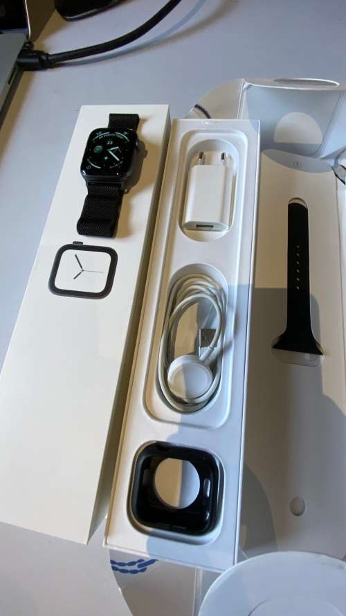 Apple Watch Series 4 - 44mm GPS Space Grey Aluminium Case