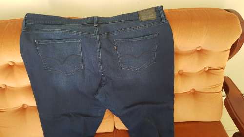 Levi size 24 Women