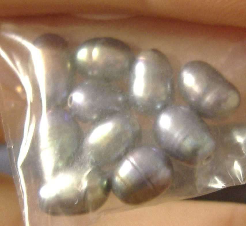 Freshwater pearls - silver grey blue