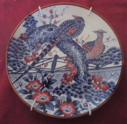 IMARI WALL PLATE -  PAIR OF PHEASANTS IN RED , BLUE AND WHITE WITH WALL HANGER