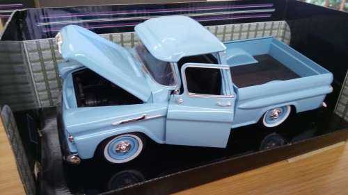 1958 Chevy Apache Fleetside Pickup 1.24 Motormax