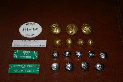 old sar/sas chest badge & buttons