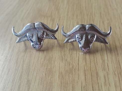 32 Battalion Collar Badges