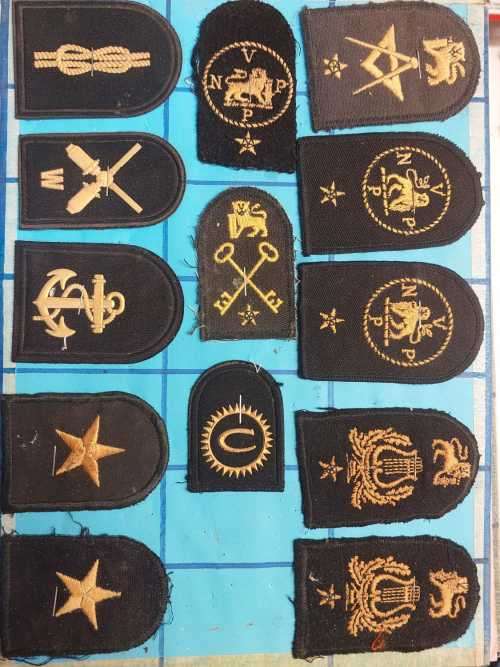 Group of 13 x Navy badges