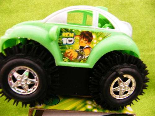 BUMP & GO  BEN 10 CAR