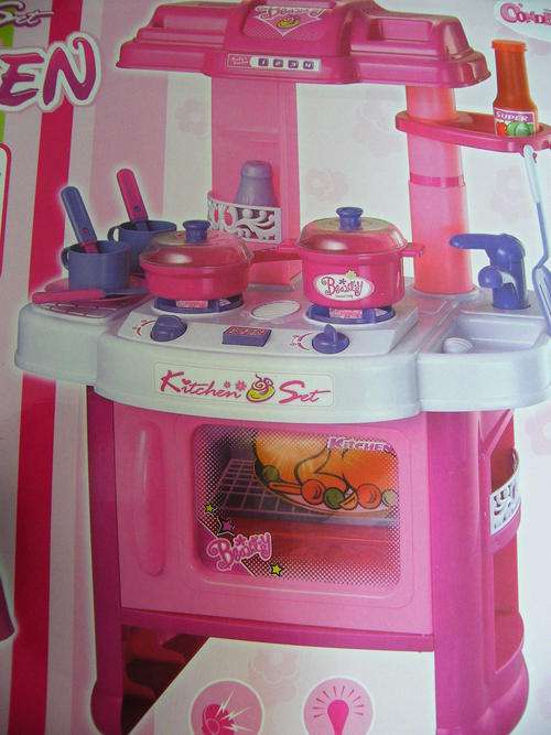 LAST ONE!!!! BEAUTIFUL FREE STANDING PINK KITCHEN SET WITH LIGHTS AND SOUND
