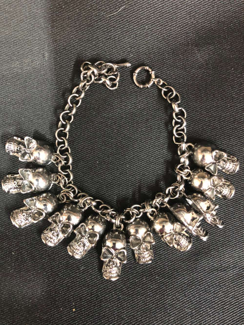 BNB01 - GUNMETAL PLATED SKULL BRACELET