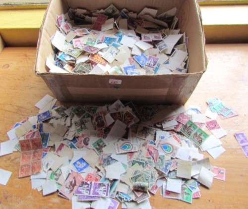 &%R1 START%$ LARGE BOX - 1000's ASSORTED WORLD Unchecked/Unsorted