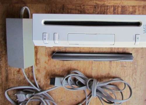 Wii Power Supply + Wii Fit Board + Eye +++***CONSOLE NOT WORKING *** PARTS ONLY