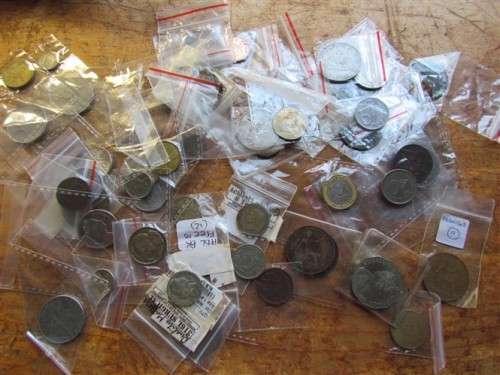 ***R1 START** WORLD LOT OF COINS - 1 BID FOR THE LOT - SEE PICS