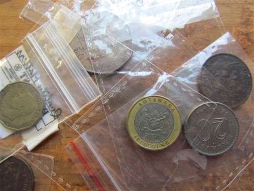 ***R1 START** WORLD LOT OF COINS - 1 BID FOR THE LOT - SEE PICS