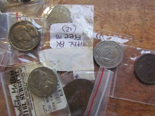 ***R1 START** WORLD LOT OF COINS - 1 BID FOR THE LOT - SEE PICS