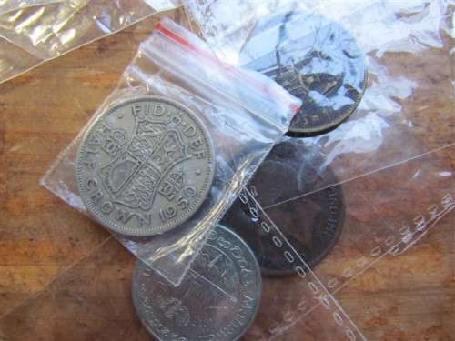 ***R1 START** WORLD LOT OF COINS - 1 BID FOR THE LOT - SEE PICS