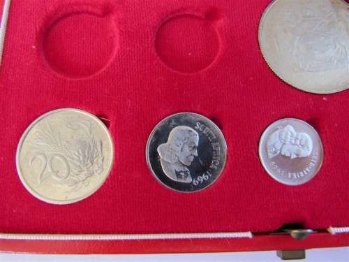 1969 SILVER COINS PROOF R1 PROOF SET - BOX DAMAGED BUT PROOF