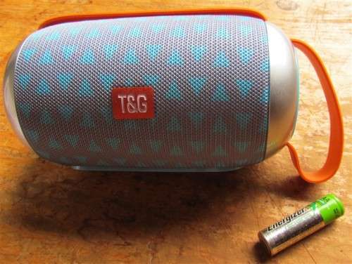 POWERFUL T&G BLUE TOOTH SPEAKER - NEW WITH AUX & CHARGE CABLE