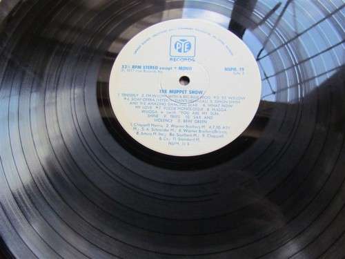 THE MUPPET SHOW **COLLECTABLE** - VINTAGE  LP VINYL