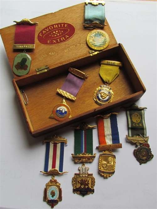 8 x Freemason Masonic Lodge Medals in old Cigar Box @@CRAZY R1 START@@