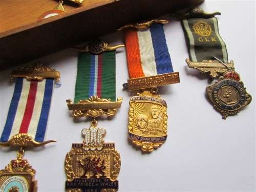 8 x Freemason Masonic Lodge Medals in old Cigar Box @@CRAZY R1 START@@