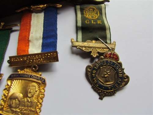 8 x Freemason Masonic Lodge Medals in old Cigar Box @@CRAZY R1 START@@