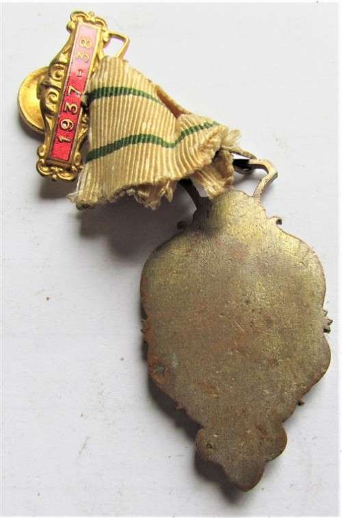 $$CRAZY R1 START$$ 2 X Medals in a Box -Masonic Jewel + 1937-38 Medal -1 Bid for both